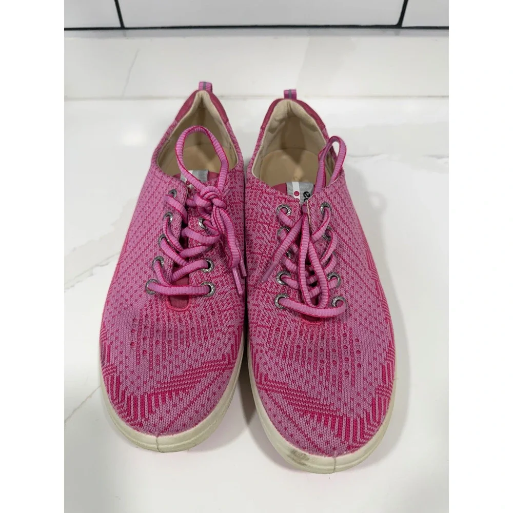 ECCO Pink Knit Lace Up Sneakers Extra Width Womens Size 39 Spikeless Outsole